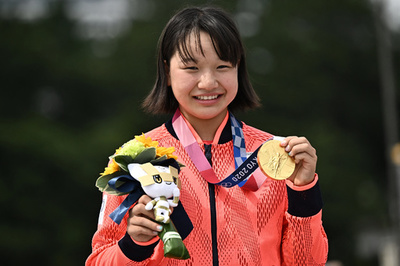 13歳の西矢が金メダル、スケボー初代五輪女王に 16歳の中山は銅 