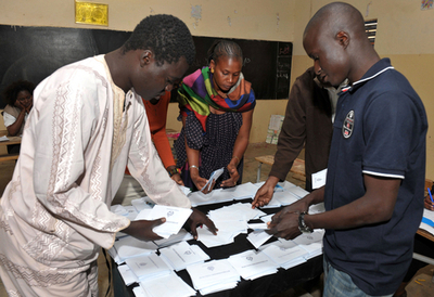 セネガル大統領選、サル元首相が勝利 ワッド大統領3選ならず