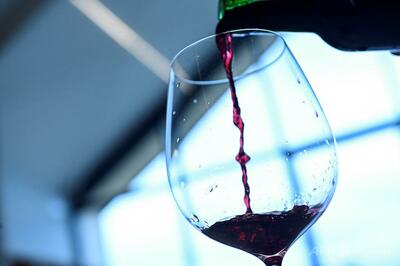 ワイン消費量、63年ぶりに低水準 トランプ関税が「爆弾」になる懸念も