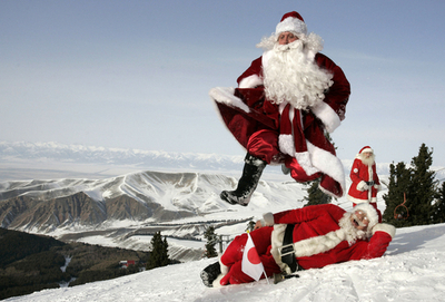 ゲレンデにサンタが大集合「国際サンタクロースフェスティバル」