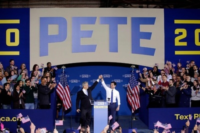 同性愛公表の若き市長ブティジェッジ氏、米大統領選の選挙運動開始