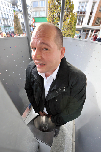 ブリュッセルに待望の公衆トイレ登場、「悪習」根絶で「悪臭」根絶へ