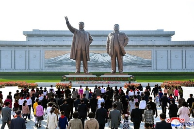 北朝鮮が軍事パレード 軍創建90年で 韓国筋