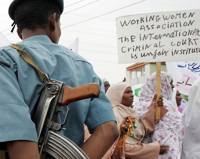 スーダン、ICCによるバシル大統領の逮捕状請求に強く反発