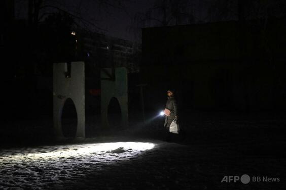 キーウの住宅約半数で暖房・水停止 ロシア夜間攻撃