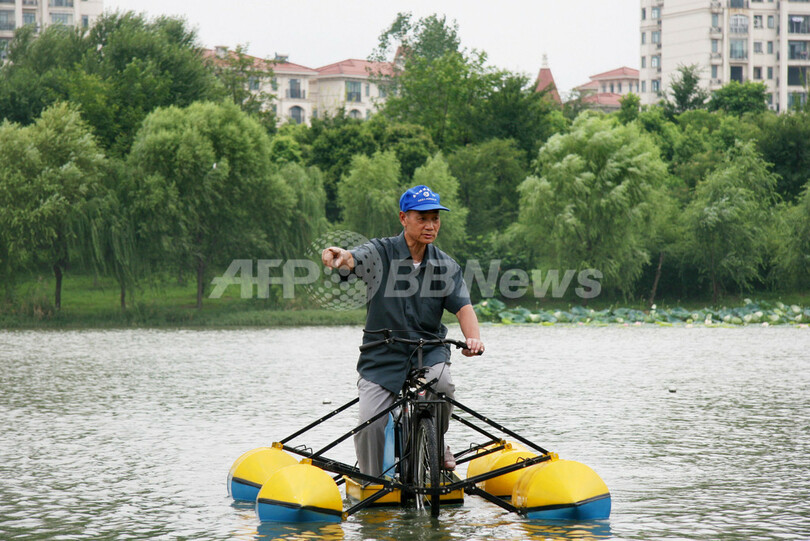 廃材活用ならお任せ、自慢のお手製水上バイクを披露 中国
