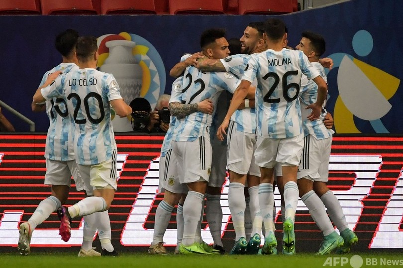 アルゼンチンがウルグアイ下す グループ首位浮上 コパ・アメリカ