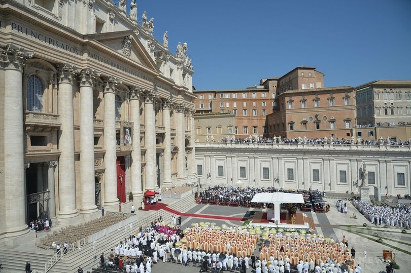 マザー・テレサ「聖人」に、ローマ法王が宣言