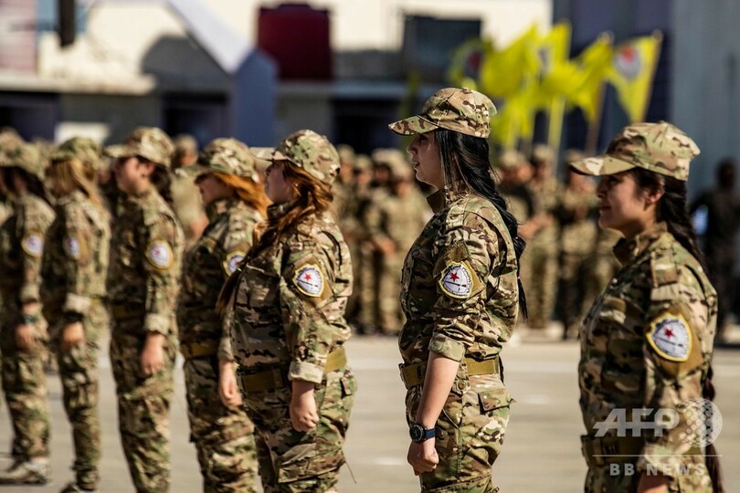シリア民兵組織の女性兵ら、士官学校の卒業式に出席 写真20枚 国際ニュース：AFPBB News