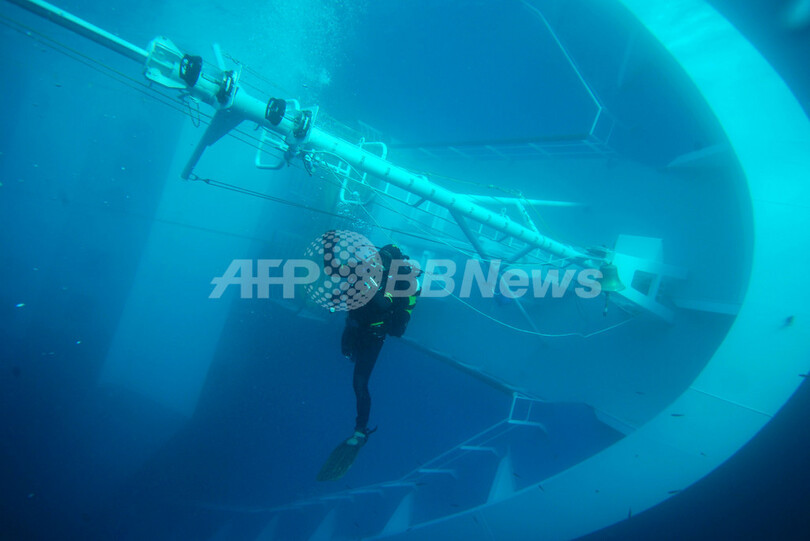 伊客船の救助活動、悪天で一時中断 沈没防止策を検討