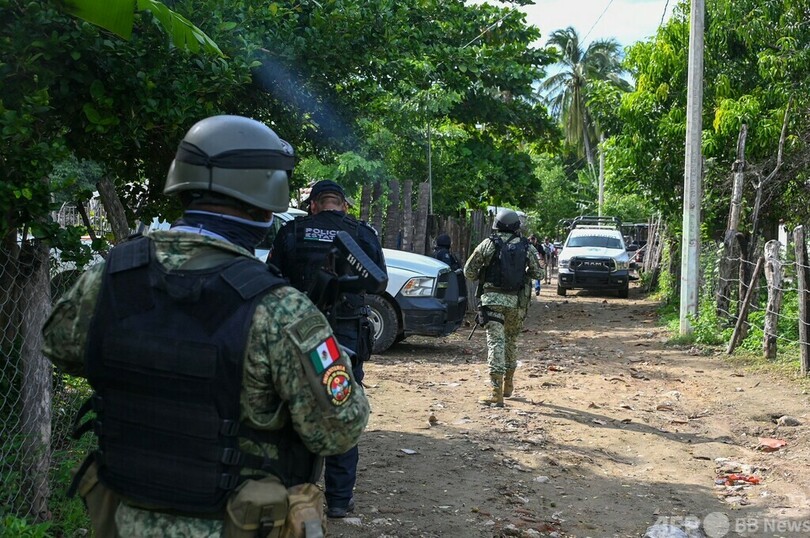 銃撃で警察官ら16人死亡 メキシコ