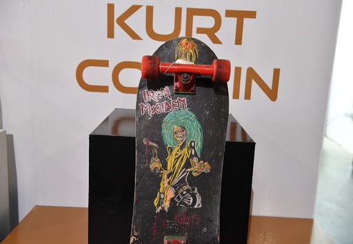 カート・コバーンのギターやマドンナの衣装 米で競売へ 写真22枚 国際