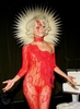 米ニューヨーク（New York）で、ファッション誌「V magazine」、ファッションデザイナーのマーク・ジェイコブス（Marc Jacobs）、ベルヴェデール・ウォッカ（Belvedere Vodka）が主催した同誌61号発売イベントでパフォーマンスを披露する米歌手レディー・ガガ（2010年9月14日撮影）。(c)AFP/Getty Images/Stephen Lovekin