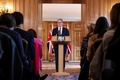 初閣議後、記者会見するキア・スターマー英首相。ロンドンで（2024年7月6日撮影）。(c)Claudia Greco / POOL / AFP