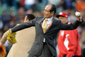 第3回ワールド・ベースボール・クラシック（2013 World Baseball Classic、WBC）は17日、米カリフォルニア（California）州サンフランシスコ（San Francisco）で準決勝が行われ、日本は1-3でプエルトリコに敗れた。

始球式に臨む王貞治（Sadaharu Oh）氏（2013年3月17日撮影）。(c)AFP/Getty Images/Thearon W. Henderson