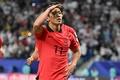 サッカーアジアカップ、準々決勝、オーストラリア対韓国。PKから同点ゴールを決めて喜ぶ韓国の黄喜チャン（2024年2月2日撮影）。(c)HECTOR RETAMAL / AFP