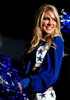 13NFL第15週、ダラス・カウボーイズ（Dallas Cowboys）対グリーンベイ・パッカーズ（Green Bay Packers）。パフォーマンスを披露するダラス・カウボーイズのチアリーダー（2013年12月15日撮影）。(c)AFP/Getty Images/Ronald Martinez