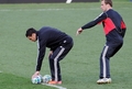 16日にハミルトン（Hamilton）で行われる2011年ラグビーW杯ニュージーランド大会（Rugby World Cup 2011）1次リーグA組第2戦で日本代表と対戦するニュージーランド代表（オールブラックス）が15日、最終調整を行った。

練習に臨むダン・カーター（Dan Carter、2011年9月15日撮影）。(c)AFP/WILLIAM WEST