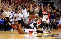 14-15NBAプレーオフ・イースタンカンファレンス準決勝（7回戦制）、ワシントン・ウィザーズ対アトランタ・ホークス。決勝のブザービーターを決めてチームメートと一緒に喜ぶワシントン・ウィザーズのポール・ピアース（2015年5月9日撮影）。(c)AFP/Getty Images/Rob Carr