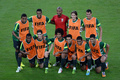 サッカーコンフェデレーションズカップ2013（Confederations Cup 2013）決勝のスペイン戦を控え、ブラジル代表が29日、決勝の舞台となるマラカナン・スタジアム（Maracana Stadium）で調整を行った。

調整中に写真撮影に応じるブラジルの選手（2013年6月29日撮影）。(c)AFP/NELSON ALMEIDA