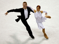 フィギュアスケート全米選手権（%%AT&amp;T U.S. Figure Skating Championships 2010%%）アイスダンス・コンパルソリーダンス（規定、CD）。37.36点で4位につけたエミリー・サミュエルソン（%%Emily Samuelson%%）／エヴァン・ベイツ（%%Evan Bates%%）組。（2010年1月21日撮影）(c)AFP/Getty Images/Jonathan Ferrey