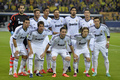 サッカー欧州チャンピオンズリーグ2012-13（UEFA Champions League 2012-13）は24日、準決勝第1戦が行われ、ボルシア・ドルトムント（Borussia Dortmund）が4-1でレアル・マドリード（Real Madrid）に勝利し、決勝進出に大きく前進した。

試合前の写真撮影に臨むレアル・マドリードの選手（2013年4月24日撮影）。(c)AFP/ODD ANDERSEN