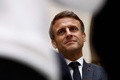 仏北東部ビレコトレに設立された、フランス語とフランス語圏文化に特化した博物館を訪れたエマニュエル・マクロン大統領（2023年10月30日撮影）。(c)CHRISTIAN HARTMANN / POOL / AFP