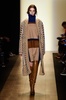 米ニューヨーク市内で発表された「BCBG マックス・アズリア」15/16年秋冬コレクション（2015年2月12日撮影）。(c)AFP/Getty Images/Frazer Harrison