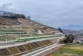 新しい成都・昆明鉄道を走る列車（2022年12月27日提供）。(c)CGTN Japanese