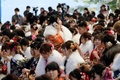 千葉県浦安市の東京ディズニーランドで行われた成人式に出席した新成人ら（2020年1月13日撮影）。(c)Kazuhiro NOGI / AFP