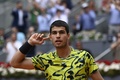 テニス、マドリード・オープン、男子シングルス2回戦。勝利を喜ぶカルロス・アルカラス（2023年4月28日撮影）。(c)OSCAR DEL POZO / AFP
