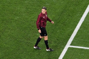 フラパール氏がW杯史上初の女性主審に、ドイツ対コスタリカ戦で