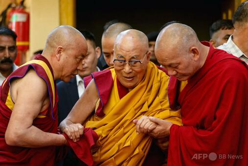 ダライ・ラマ、「輪廻転生」制度の継続表明 写真3枚 国際ニュース