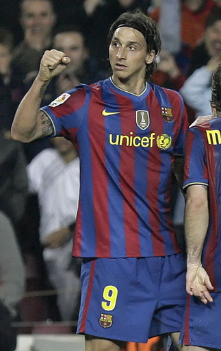 バルセロナ オサスナ下し暫定首位に立つ