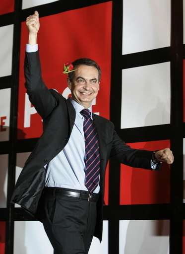 スペイン総選挙、与党勝利へ　絶対多数は微妙