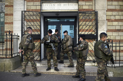 仏警察、「テロ称賛」発言めぐり8歳児を聴取