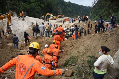 グアテマラ首都近郊の地滑り、死者69人に 依然300人不明