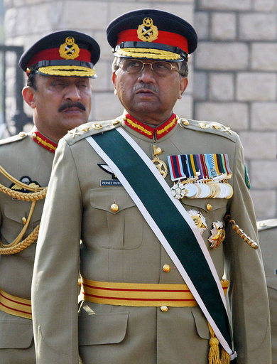 パキスタンのムシャラフ大統領、今日、軍籍を離脱