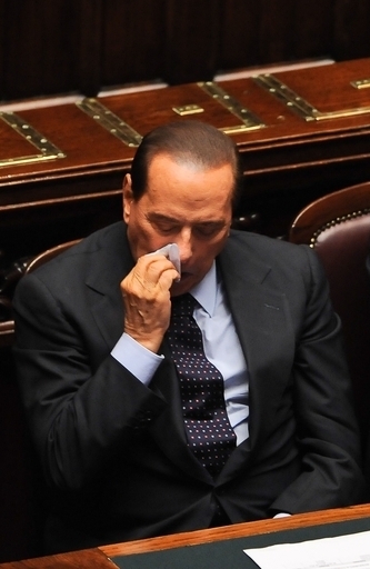 ベルルスコーニ首相の信任案、下院で可決