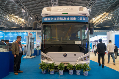 中日共同開発、水素エネルギーによるバスを展示 上海輸出入交易博覧会