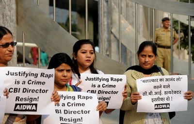 インド捜査当局トップ、「レイプを楽しめ」発言で謝罪