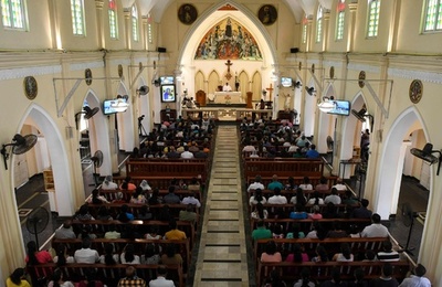 イースター連続爆発のスリランカ、カトリック教会が一般ミサを再開