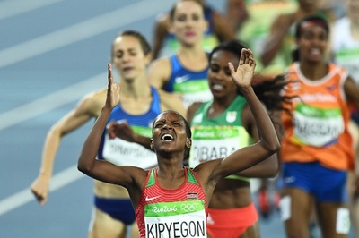 キピエゴンが女王ディババ破り金メダル獲得、女子1500m