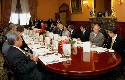 APEC首脳会議が閉幕　貿易自由化交渉、温暖化対策などの促進を訴える