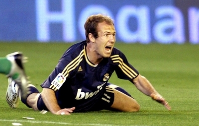 ロッベンが捻挫で戦線離脱