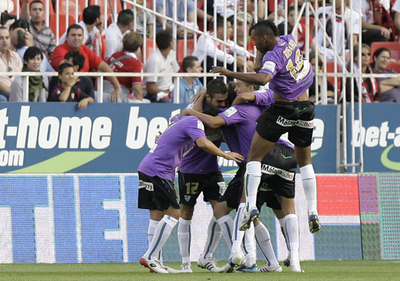 マラガ アウェーでセビージャを下す