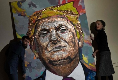 硬貨でトランプ大統領の肖像画、ウクライナ人アーティスト