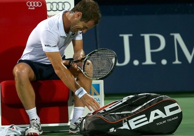 フェデラーがガスケの棄権で4強、危険な新星と対戦へ ドバイ・テニス選手権