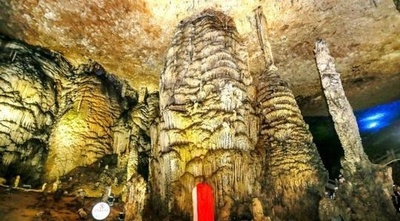 九天玄女洞の単体鍾乳石柱、世界最大と認証 湖南省張家界