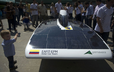 新作ソーラーカーをお披露目、コロンビア